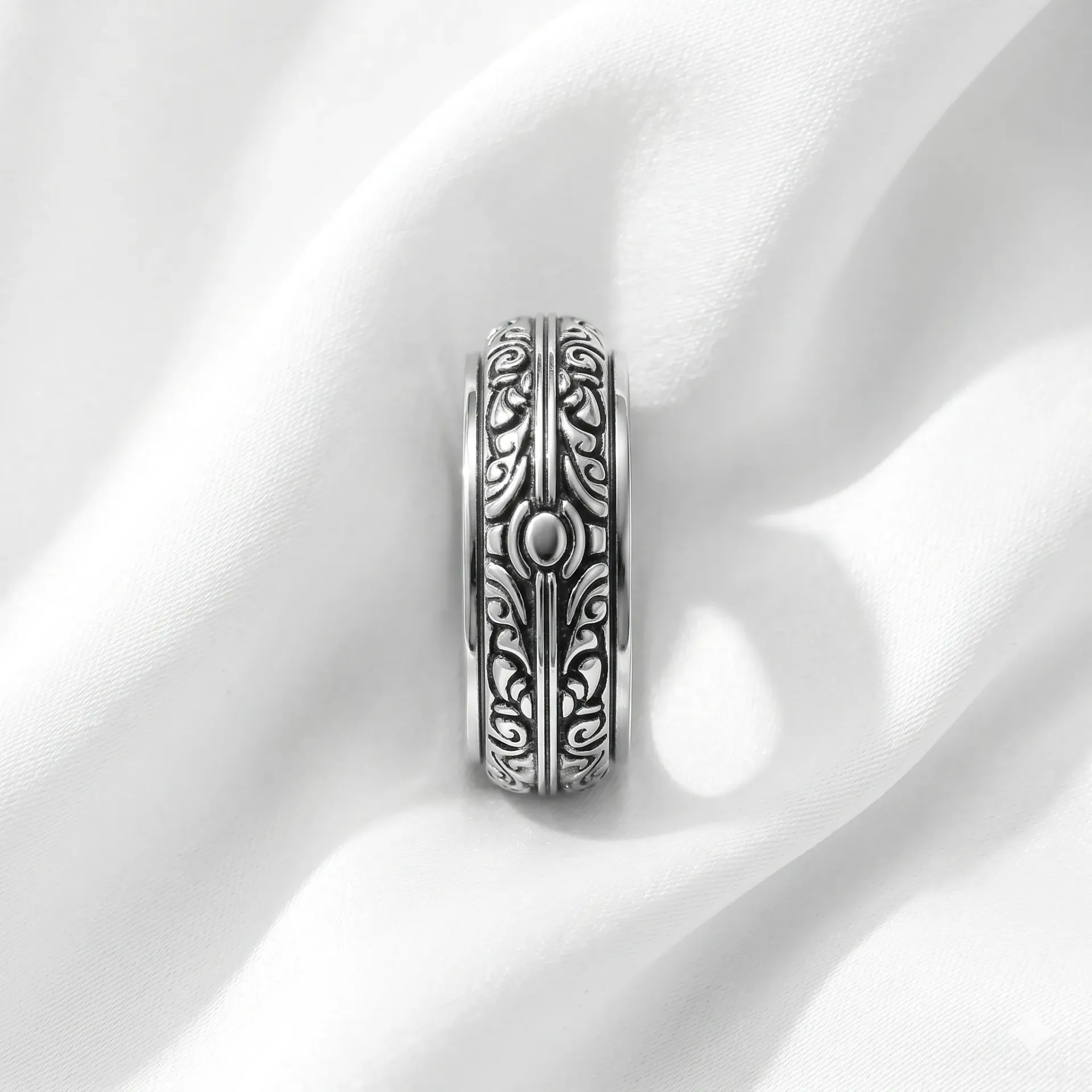 Crest Titanium Spinner Ring