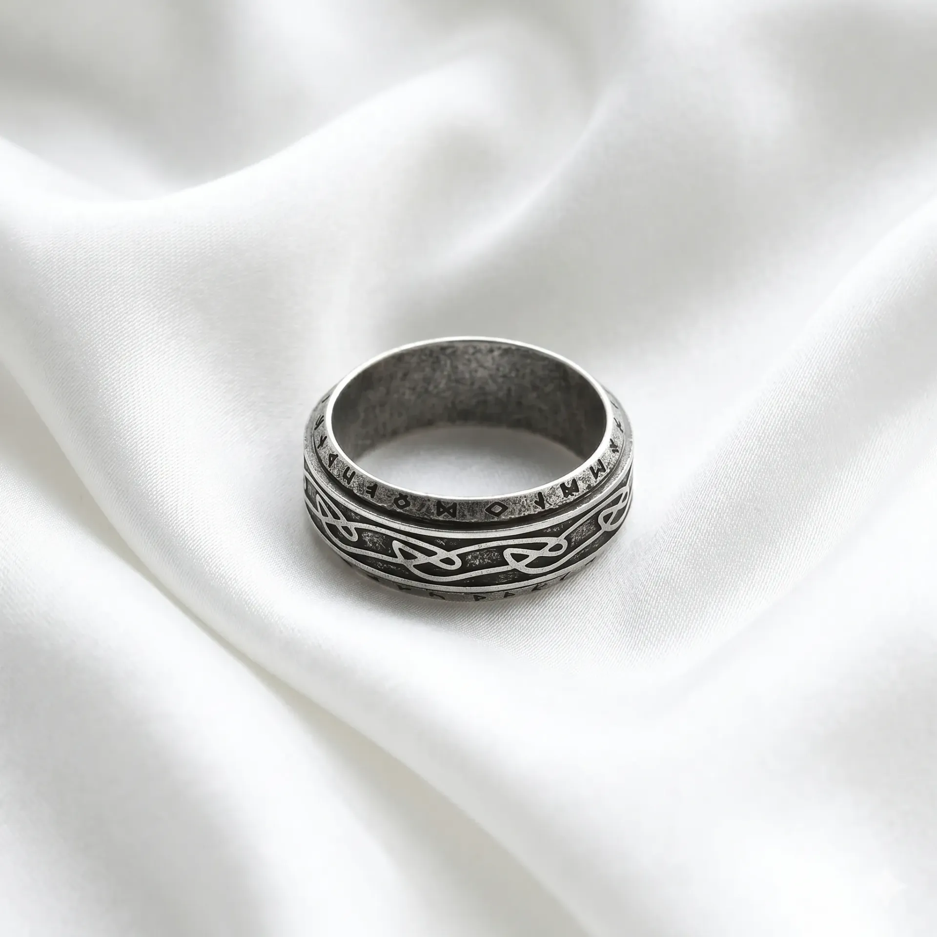 Eldritch Rune Spinner Ring