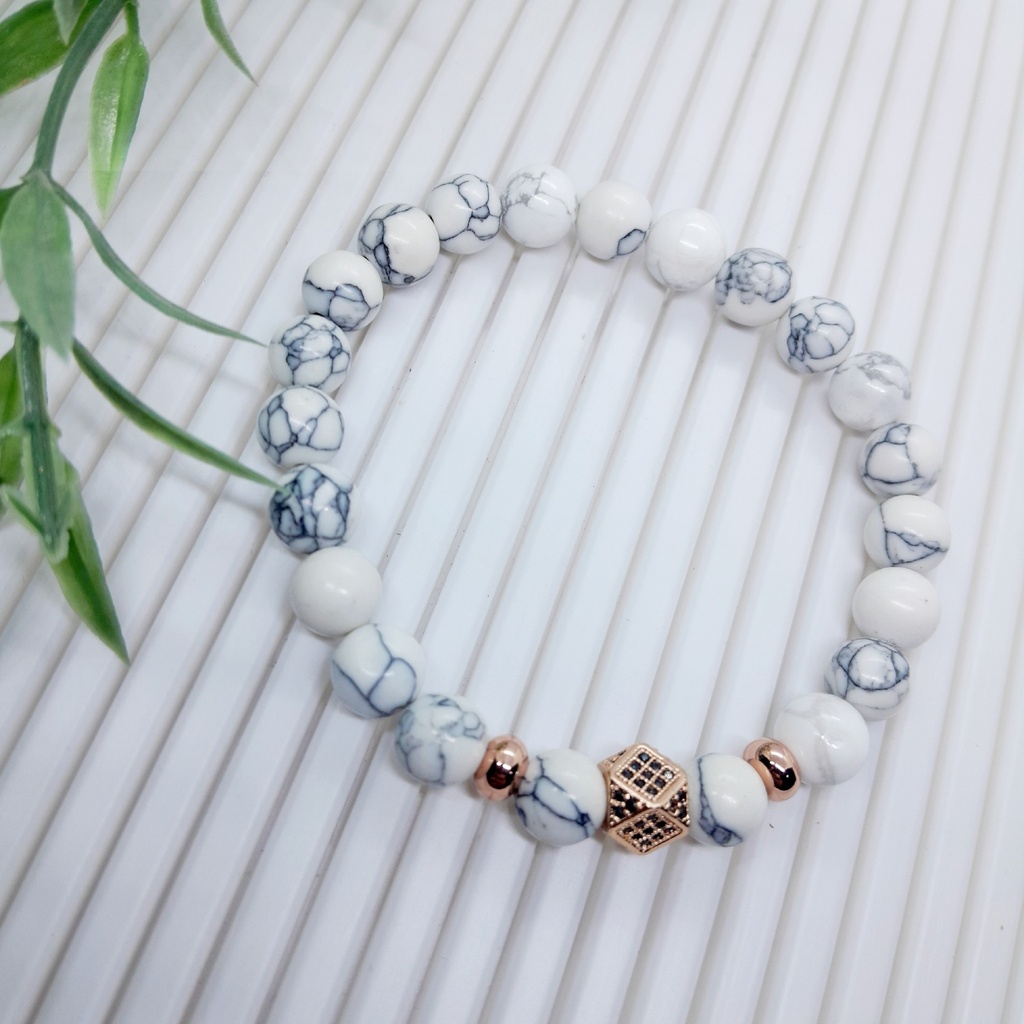 Stretch bracelet with natural stone beads