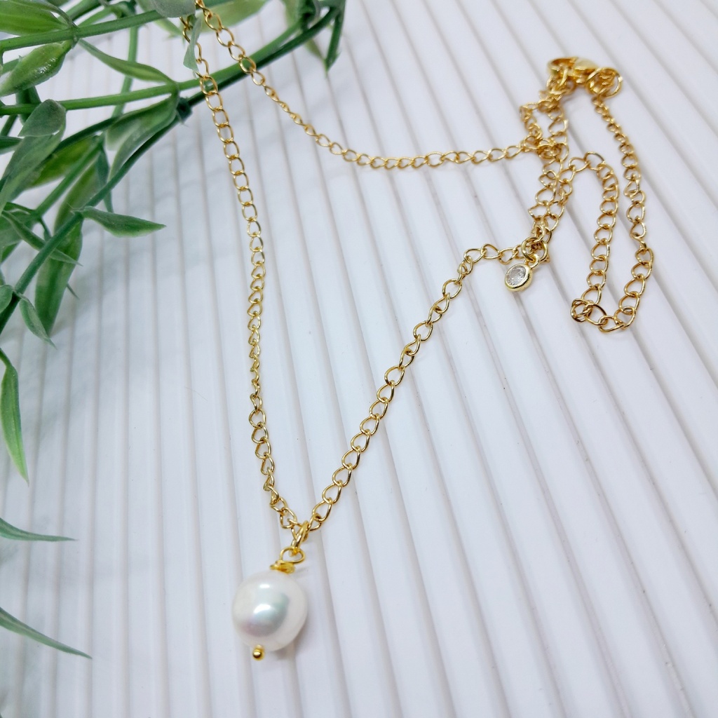 Natural fresh water pearl necklace with gold stainless steel chain